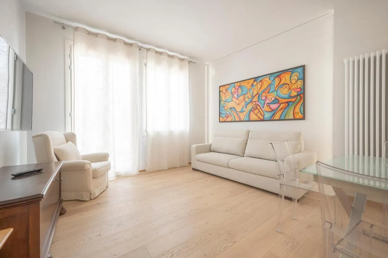 Attico Incantevole Con Jacuzzi Idromassaggio E Sauna Apartment Treviso