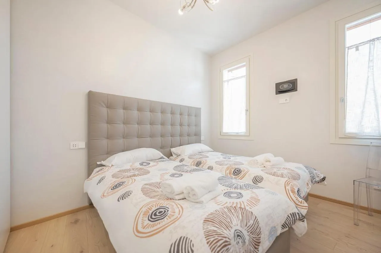 Attico Incantevole Con Jacuzzi Idromassaggio E Sauna Apartment Treviso