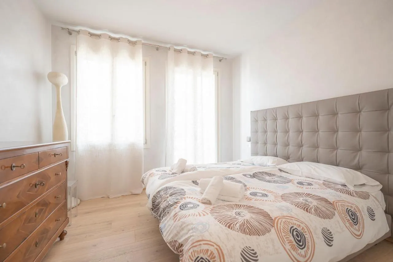 Attico Incantevole Con Jacuzzi Idromassaggio E Sauna Apartment Treviso