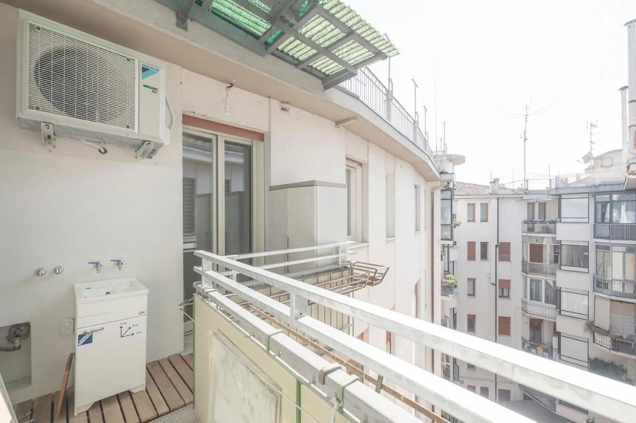 Attico Incantevole Con Jacuzzi Idromassaggio E Sauna Apartment Treviso