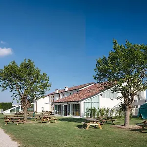  Hostel Nomad